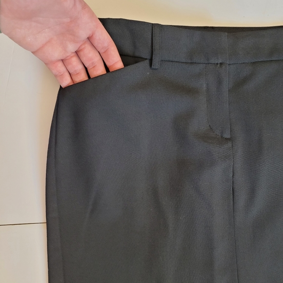 Black Express Pencil skirt - Picture 2 of 9